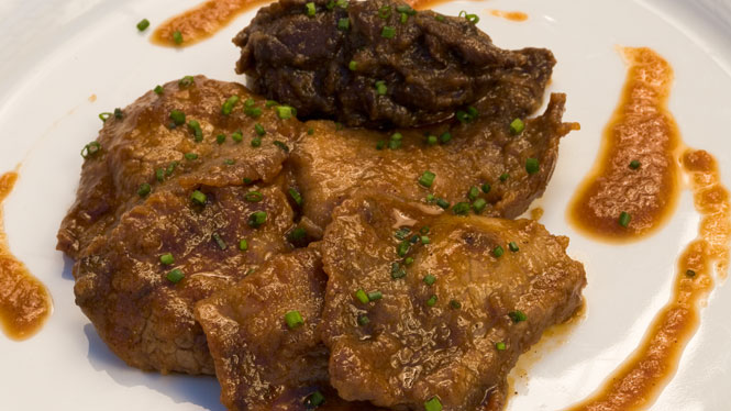 Beef fricassee with moixernons Beef fricassee with moixernons