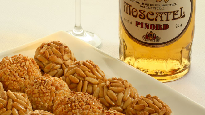 Marzipan truffles coated in pine nuts Marzipan truffles coated in pine nuts